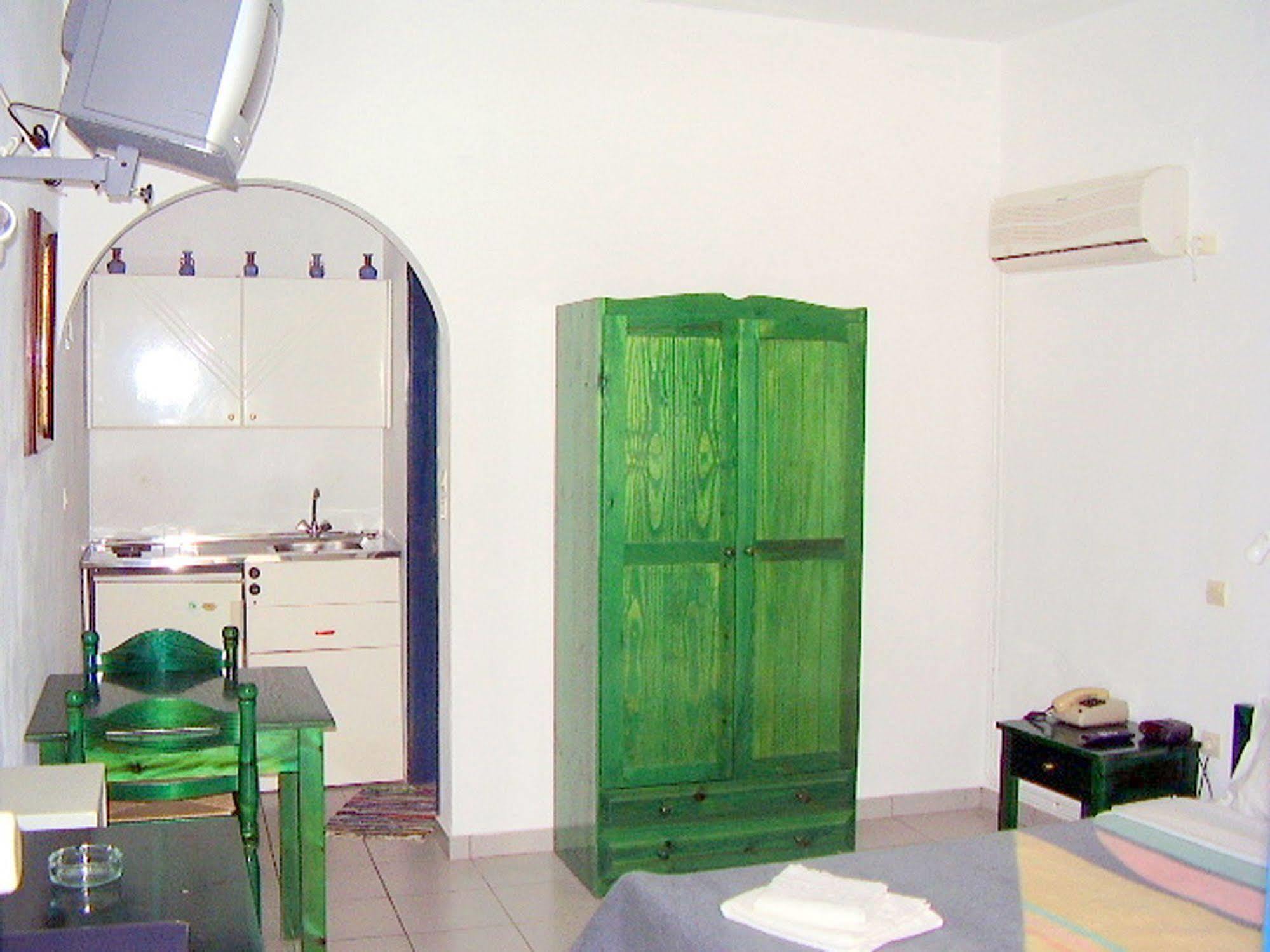 Ikaros Studios & Apartments Naxos City Εξωτερικό φωτογραφία