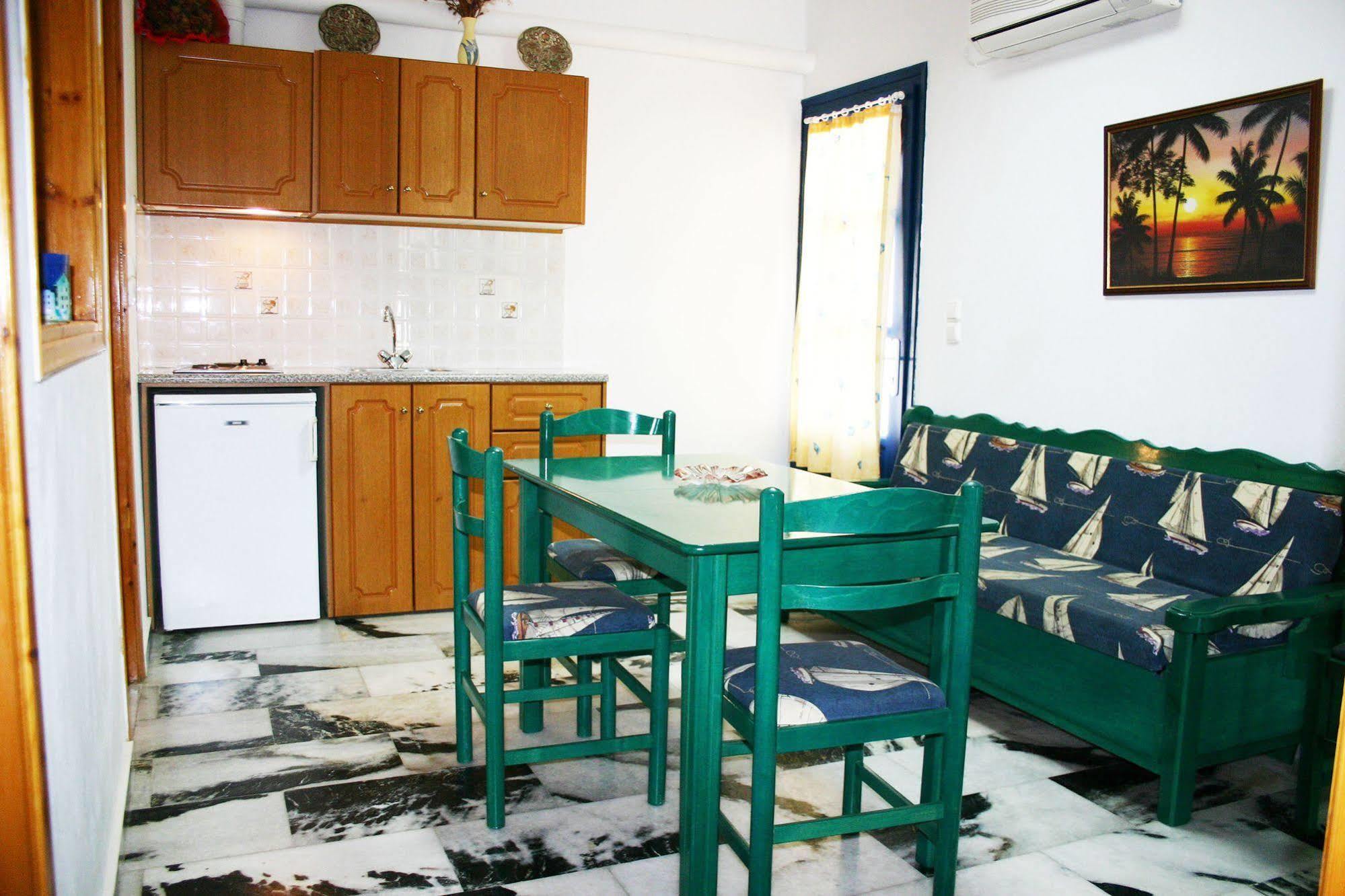 Ikaros Studios & Apartments Naxos City Εξωτερικό φωτογραφία