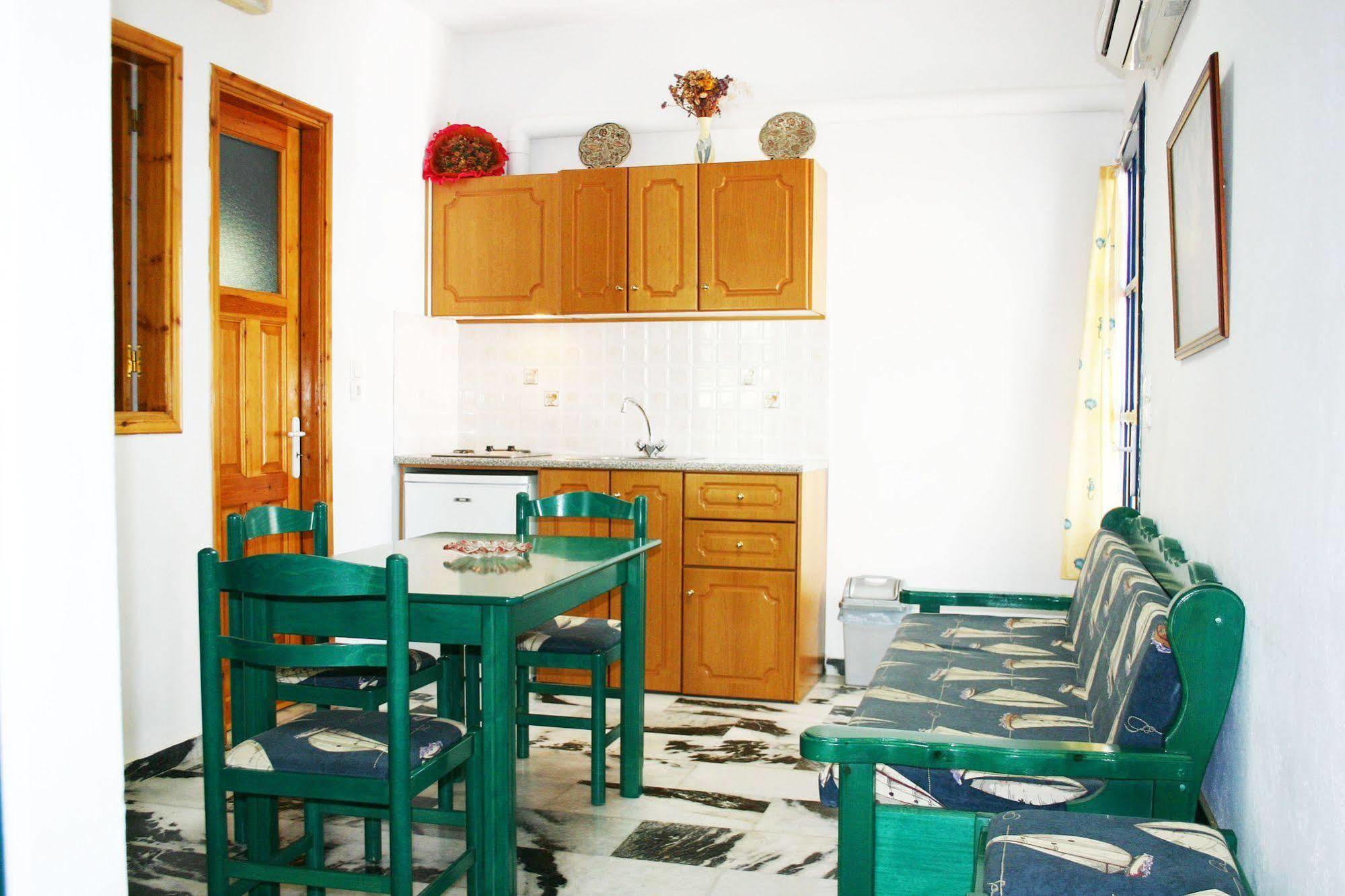 Ikaros Studios & Apartments Naxos City Εξωτερικό φωτογραφία