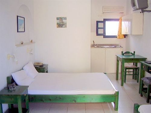 Ikaros Studios & Apartments Naxos City Εξωτερικό φωτογραφία
